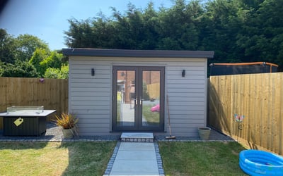 garden room in. the corner of a garden in malvern built by lakes building and plastering services