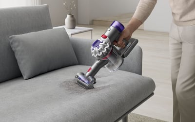 Dyson V8 Advanced Compact, krachtig en veelzijdig – de steelstofzuiger die al jouw schoonmaakklussen