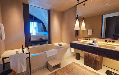 desert-rock-resort-cave-suite-bathroom-2
