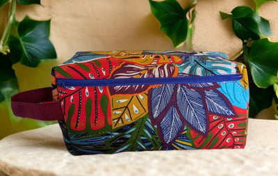 Trousse de toilette colorée, aux motifs tropicaux