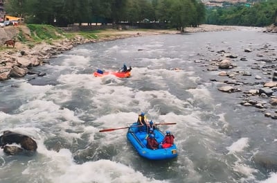 River Rafting In Manali, As Customers enjoing rafting