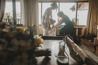 wedding photographers in antigua. Bride getting ready