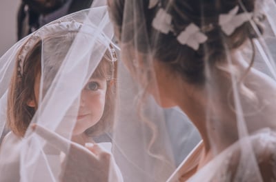 antigua guatemala wedding photographer. Bride with flower girl
