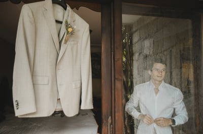 wedding photographers guatemala. Groom getting ready