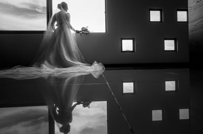 antigua guatemala wedding photographer. Reflection of bride