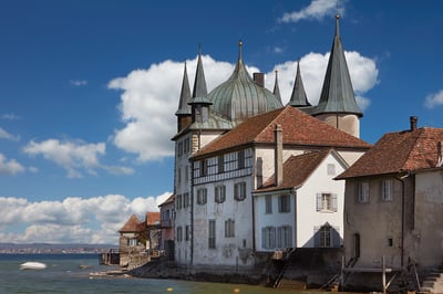 Steckborn am Bodensee – Schloss mit markanten Türmen am Seeufer