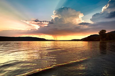 Süßenmühle am Bodensee – Abendlicher Blick auf den See mit dramatischen Wolken und Licht