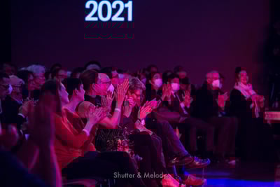 Klatschende Gäste beim Jazzfest Berlin 2021.