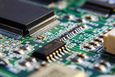 Differences between High-Volume and Low-Volume PCB Assembly with Omini for optimized solutions.