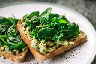 avocado-toast-with-spinach