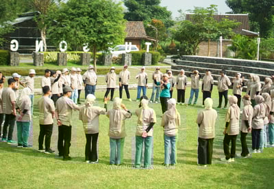 Paket Outbound Magelang cocok untuk gathering perusahaan, sekolah, atau komunitas