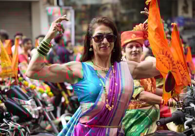 woman in maharastrian traditional outfit  flexing her biceps in girgaon gudipadwa shobhayatra 2025