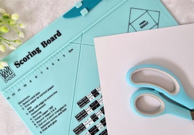 tutorial about how to use scoring board and corner punch to make an envelope