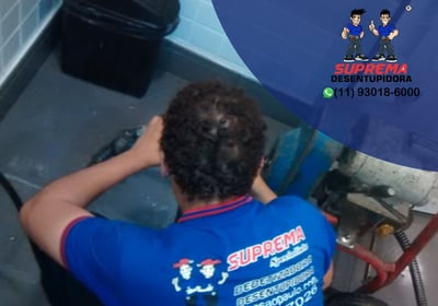 desentupidora de ralos com maquinário