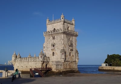 Torre de Belém, em Lisboa, num dia de sol