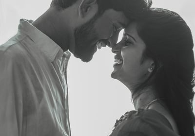 Romantic couple portrait captured by Recits by Jegath, showcasing emotional wedding photography