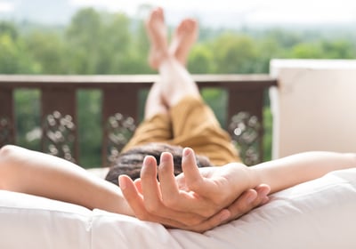 personne allongée relaxation