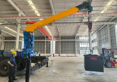 Zory SQS200G-5 8-ton telescopic boom crane lifts 5000kg test weight in factory. Truck/vehicle mounted, demonstrates capacity.