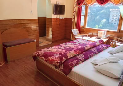 Family suit in Shimla