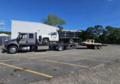 Tow truck providing 24/7 emergency towing services in Greenville County, SC, including Five Forks