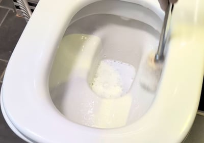 foam removes stains and keeps toilet clean and fresh