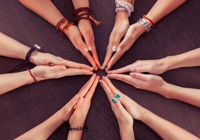 Moterų stovykla - tai bendrystės ratas