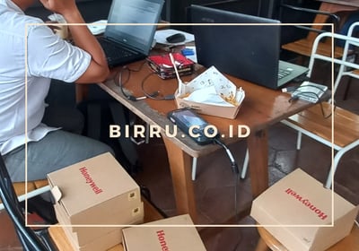 Instalasi dan training software warehouse management system