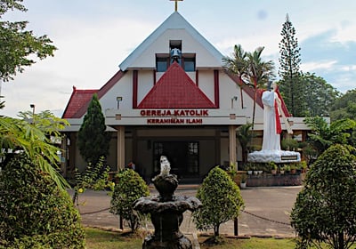 Gereja Kerahiman Ilahi, Tiban