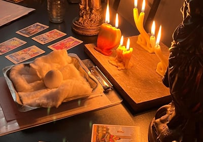 Ritual de magia blanca y roja para amarres y endulzamientos por la Bruja Samara