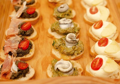 Aperitivos artesanales para eventos en Málaga. Sabor, presentación y producto de calidad en La Santa