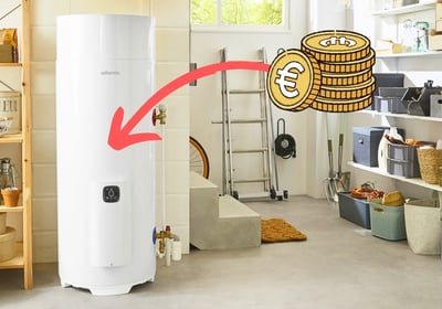 un chauffe-eau avec de l'argent pour montrer les économies