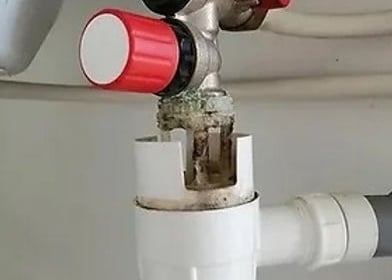 Plombier entreprise plomberie entretien de votre chauffe-eau ballon électrique Tassin la demi lune