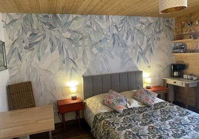 Chambre studio des Gardannes à Etaux joliment décorée et bien équipé offre un confort optimal.