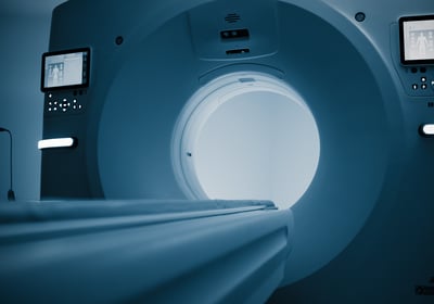Moderno equipamento de Tomografia