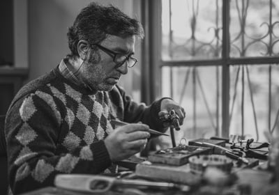 Artisan travaillant - Vidéo authentique