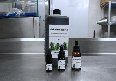 Huile de chanvre enrichie en CBD, bouteille d'un litre, fiole de 30ml, de 10ml et de 5 ml