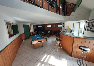 bar