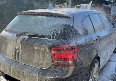 Pose de cire automobile , lavage voiture professionnel, le véhicule sera comme neuf