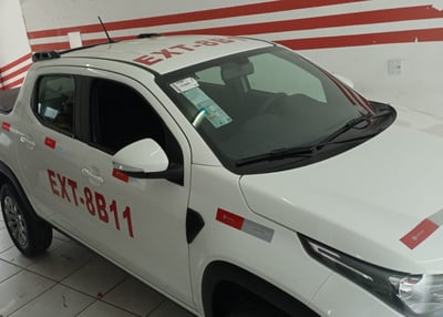 sinalização com refletivos plotagem adesivos
