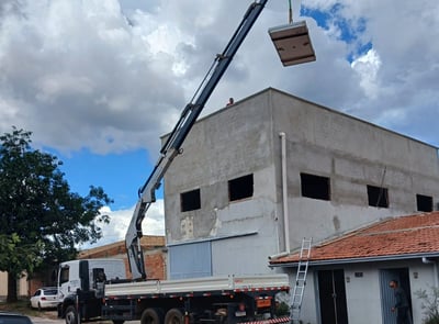 Içamento de cargas com Munck e Guindaste