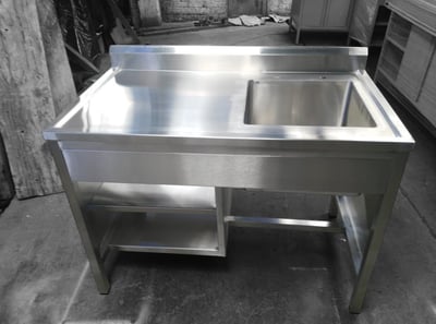 Mesa con tarja derecha
