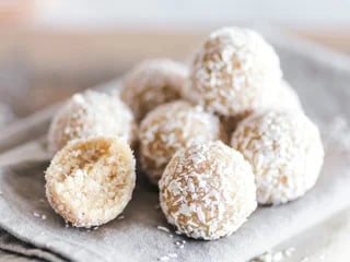 4-Ingredient-no-bake-keto-lemon-coconut-balls