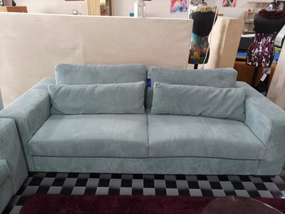 canapé bleu / blue sofa
