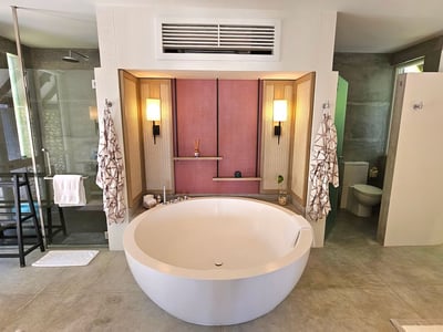 Four Seasons Landaa  Beach Villa Bathroo