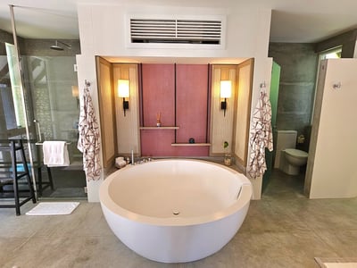 four-seasons-landaa-giraavaru-maldives-beach-villa-bathroom
