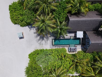 four-seasons-landaa-giraavaru-maldives-beach-villa-drone-view