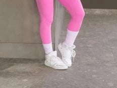 Meia fitness feminina macia, respirável e ideal para conforto durante os treinos.