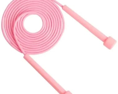 Corda de pular fitness, ideal para treinos aeróbicos e melhora da coordenação motora.
