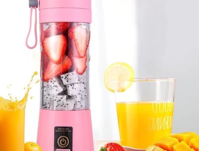 Mini liquidificador portátil, compacto e prático para preparar shakes e sucos em qualquer lugar.