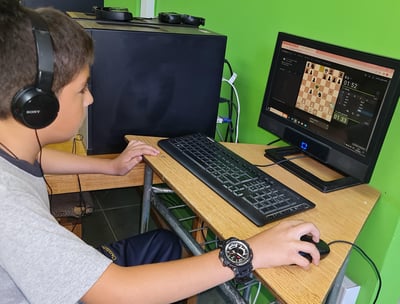 Clases de ajedrez online en el colegio caminito